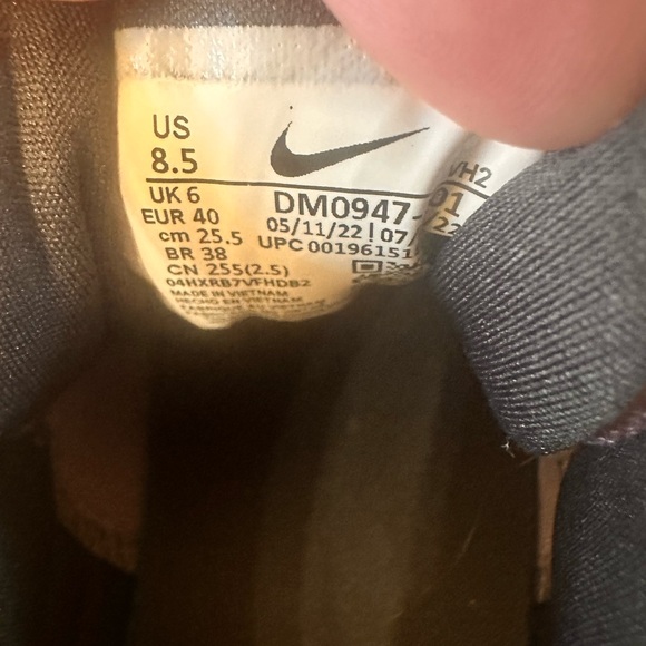 Nike Running shoes Rose gold/ Mauve! Wore once. Like New!!! 8.5 - Picture 7 of 7